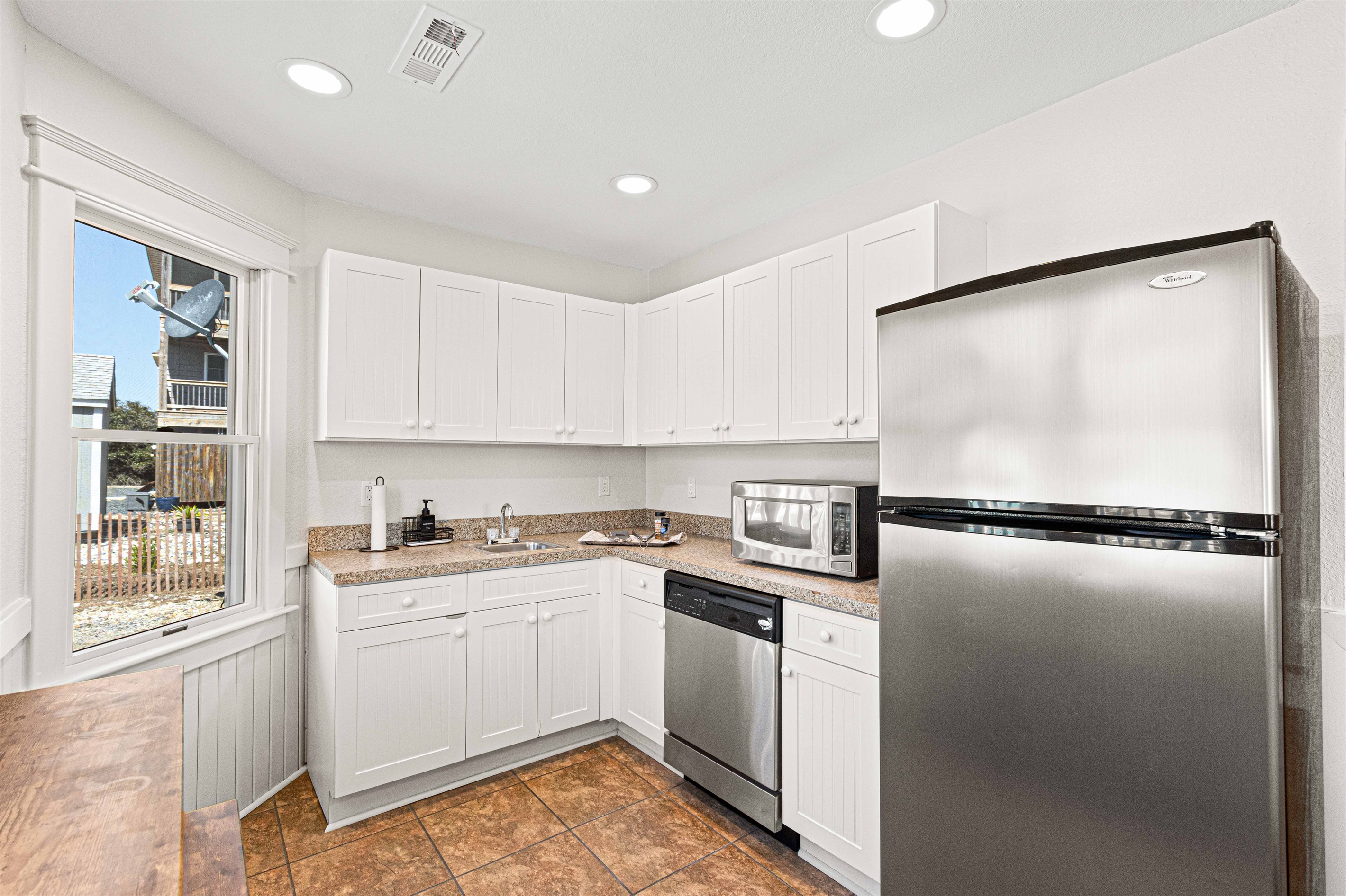 1st floor kitchenette to accommodate pool parties and outdoor activities