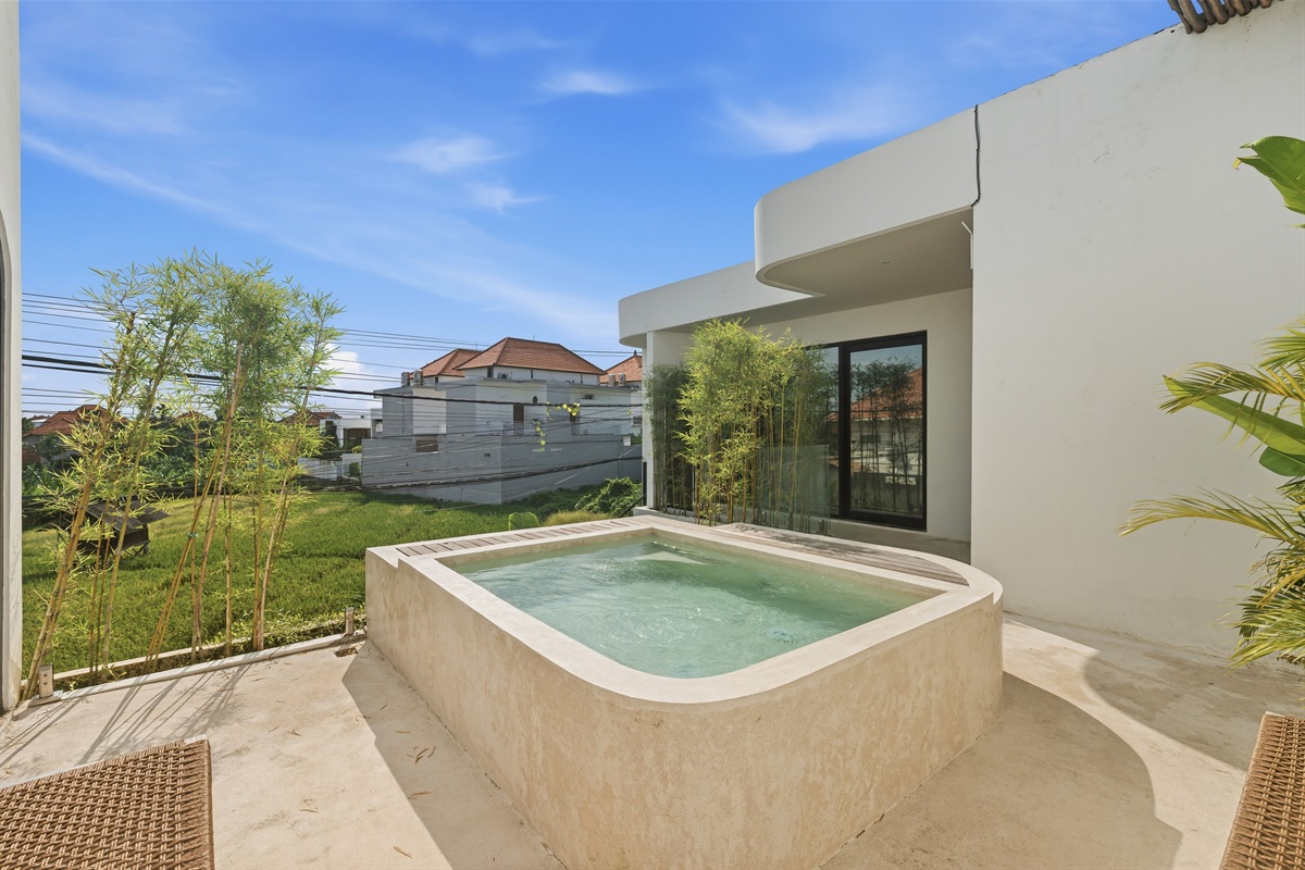 Plunge pool