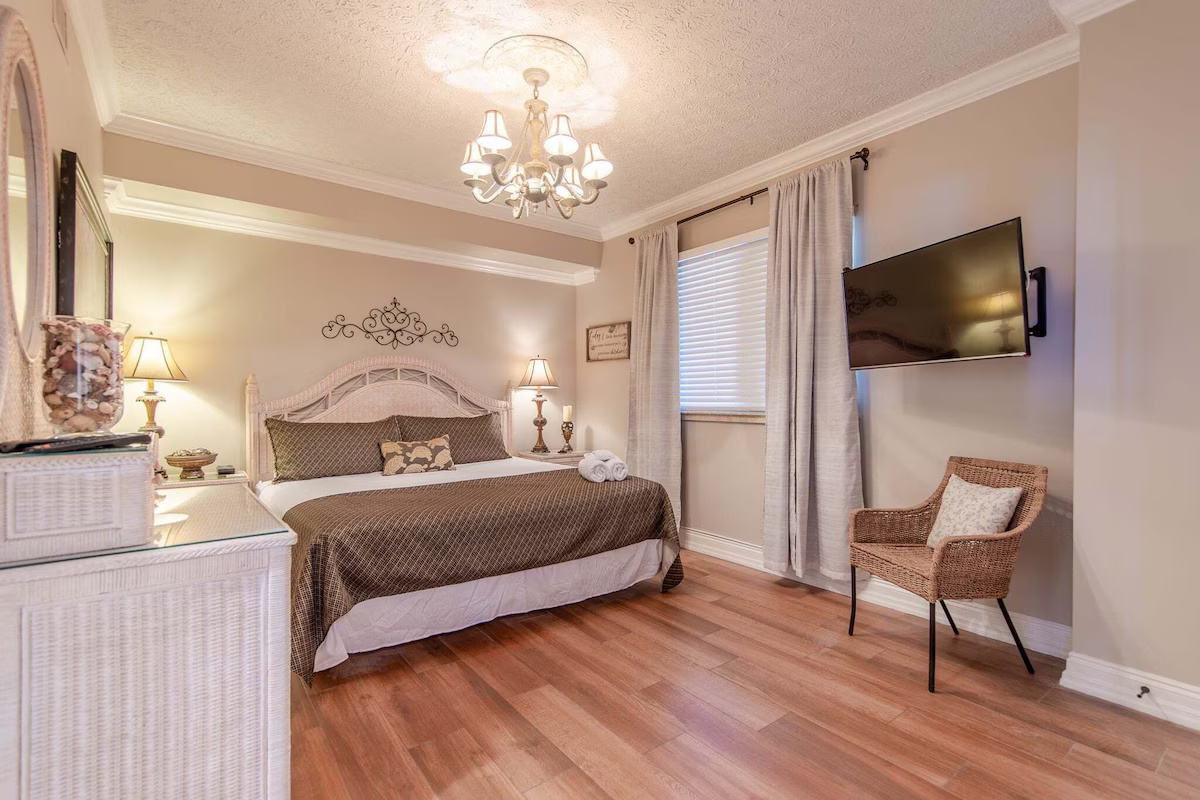 Guest King Bedroom
