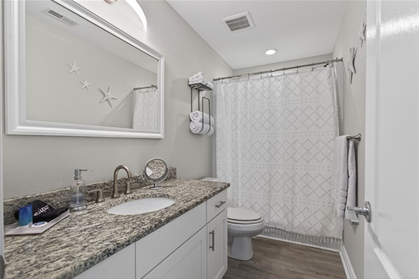 1st floor King room bathroom