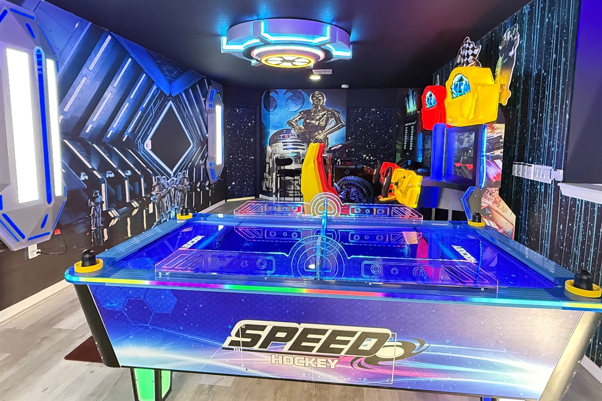 R2D2 And 3-CPO Watching You Play!