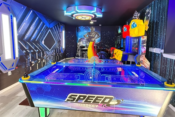 R2D2 And 3-CPO Watching You Play!