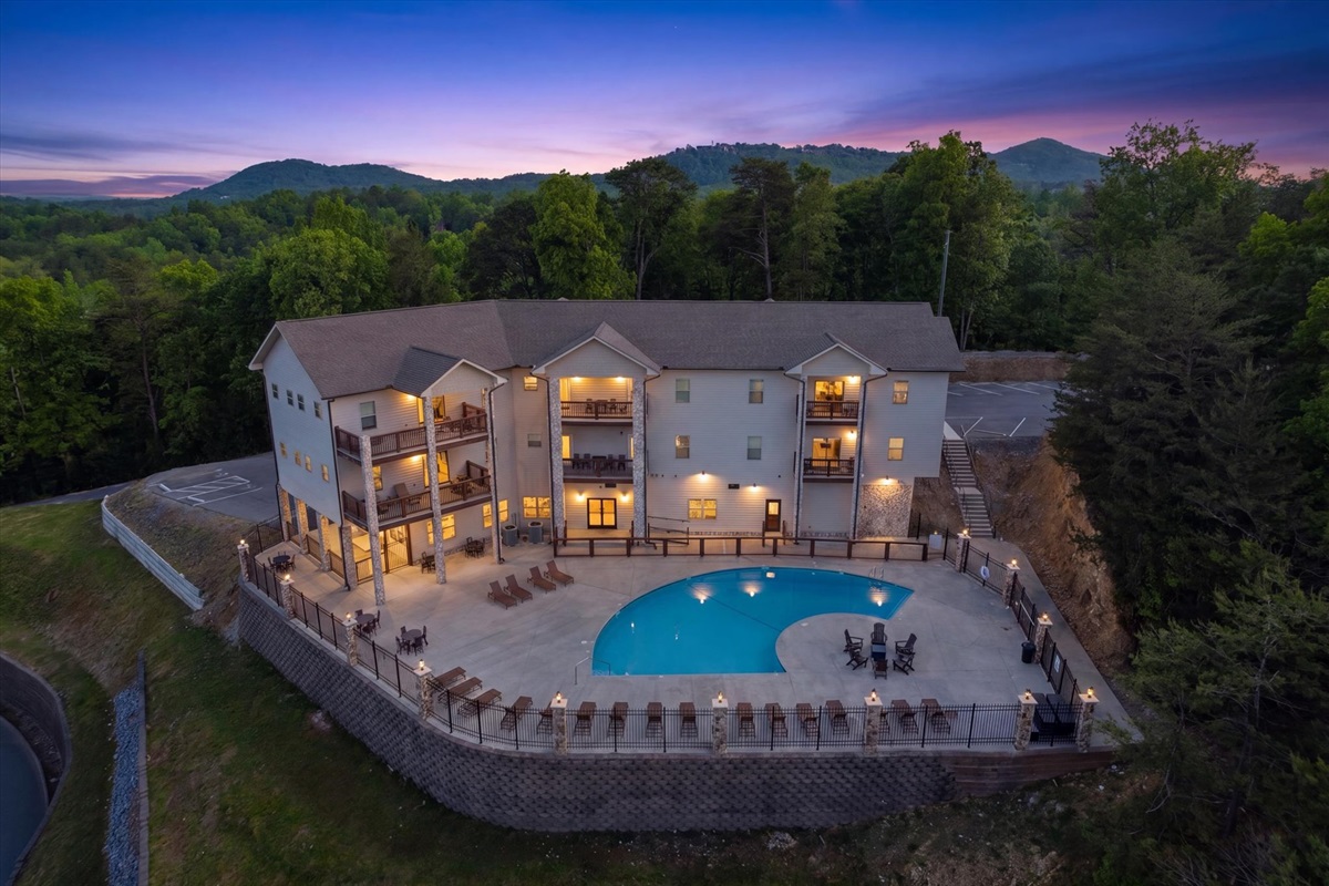 As the sun sets, the clubhouse takes on a peaceful, relaxed feel. It’s a great time to step outside, take in the changing light, and wind down after a full day in the Smokies.