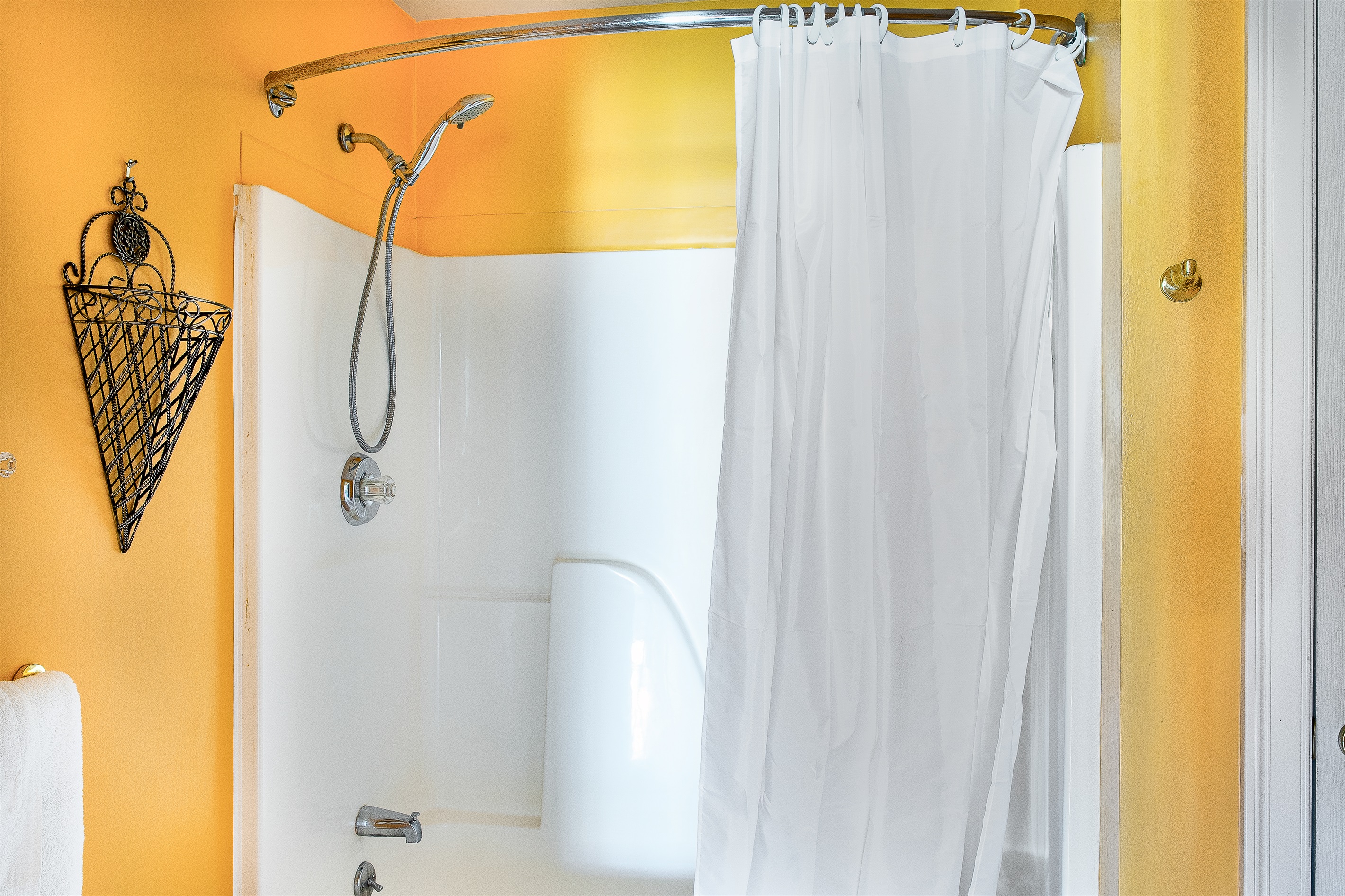 The primary en suite includes a full tub and shower combination with a adjustable handheld showerhead. It’s a bright and refreshing space to prepare for your next adventure in Acadia National Park on Mount Desert Island.