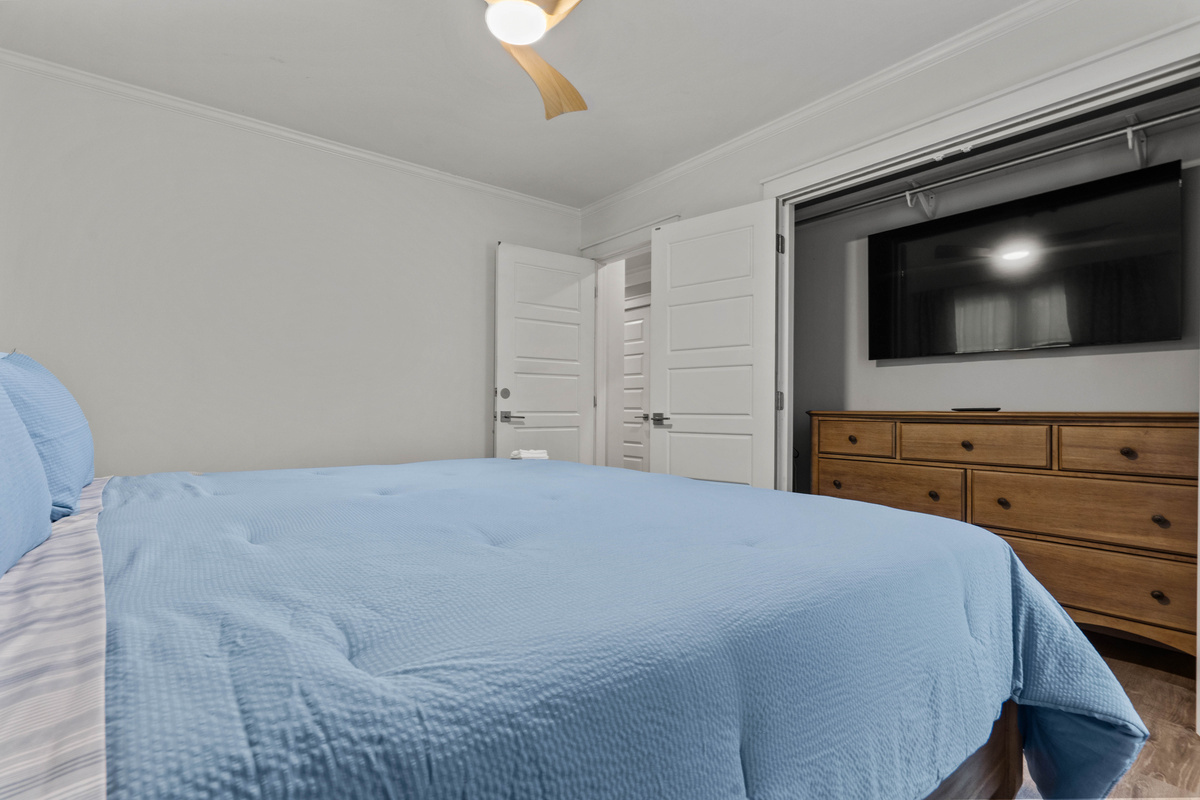 Large TV in 2nd bedroom 