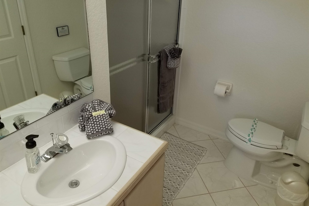 2nd King private bathroom
