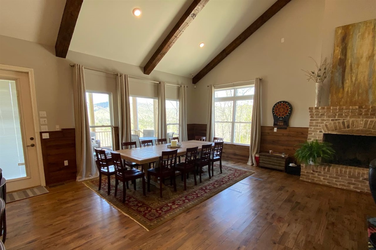 Dining for 12-16./bar is around 7 people