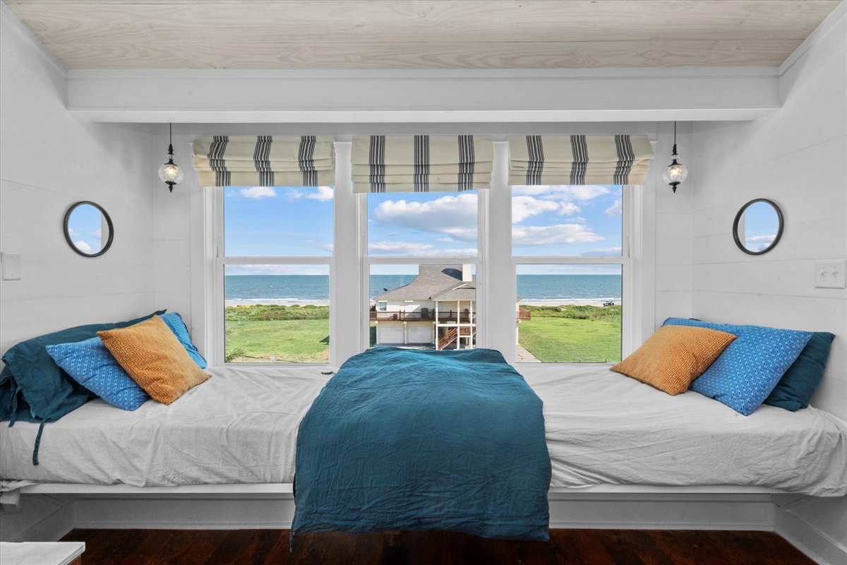 817a1a2e804b487c89366aa6f89f6e06 Large | Beachhouse | Texas | TX | Vacation Homes | Galveston | Crystal Beach | Kokomo | Breezy Days | Beachfront Elegance | Sunrise Serenity | Southern Sands Property Management, LLC