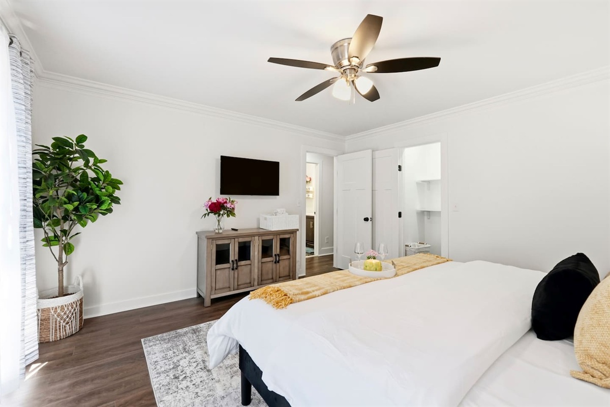 Another king bedroom located on the main level (no ensuite bathroom), a Roku-powered Smart TV, and located to the right as you enter the front door. This room includes 2 full-body towels, 2 washcloths, and 2 hand towels for your stay.