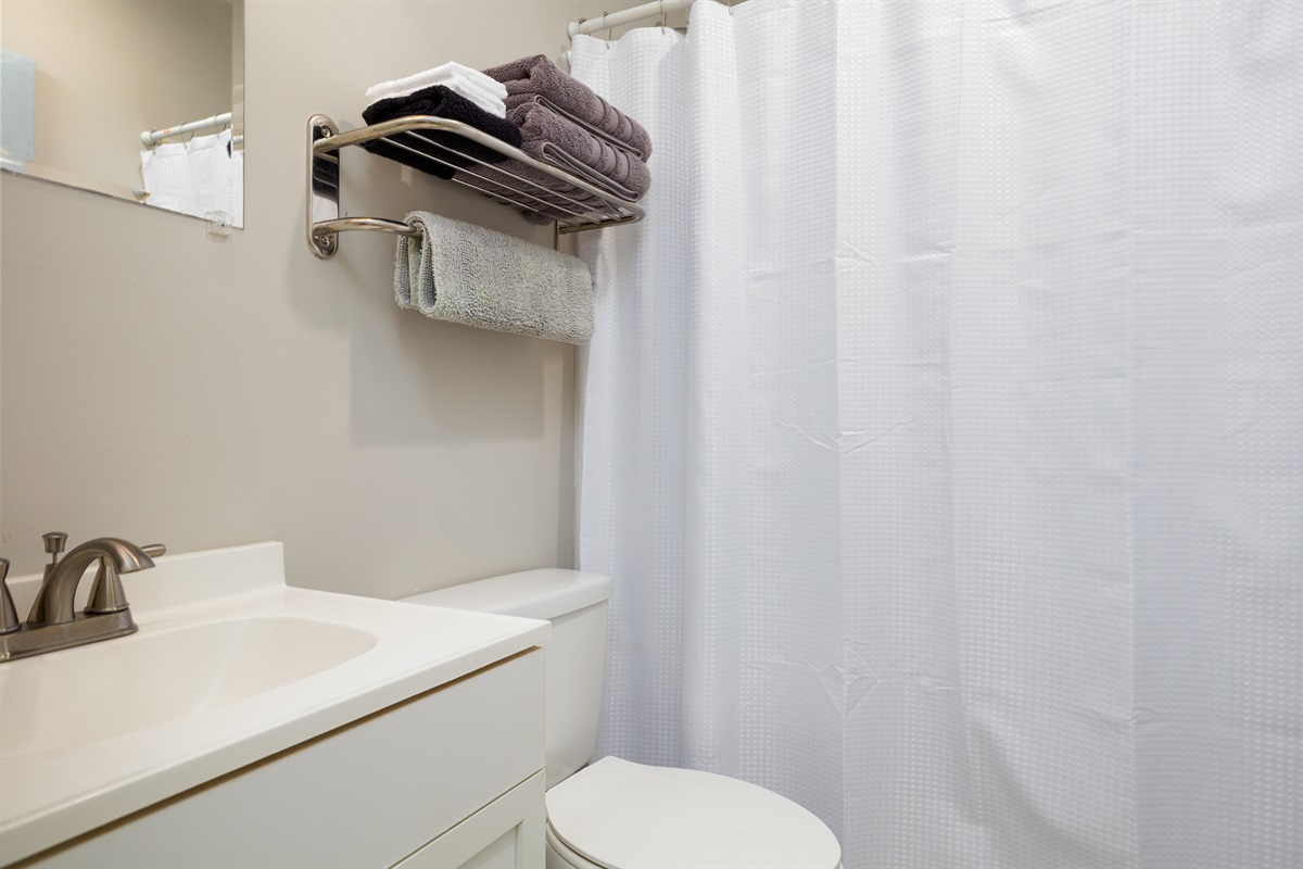 Clean and efficient bathroom