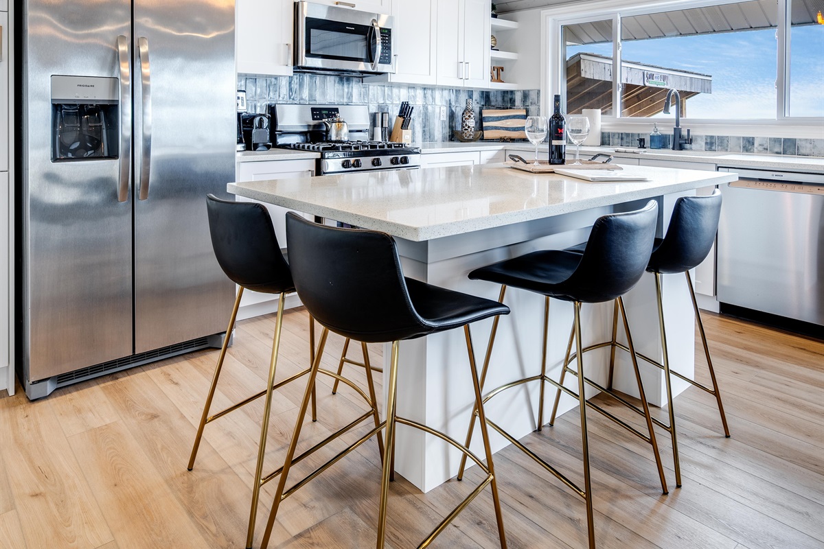 Kitchen Island/ Dining area