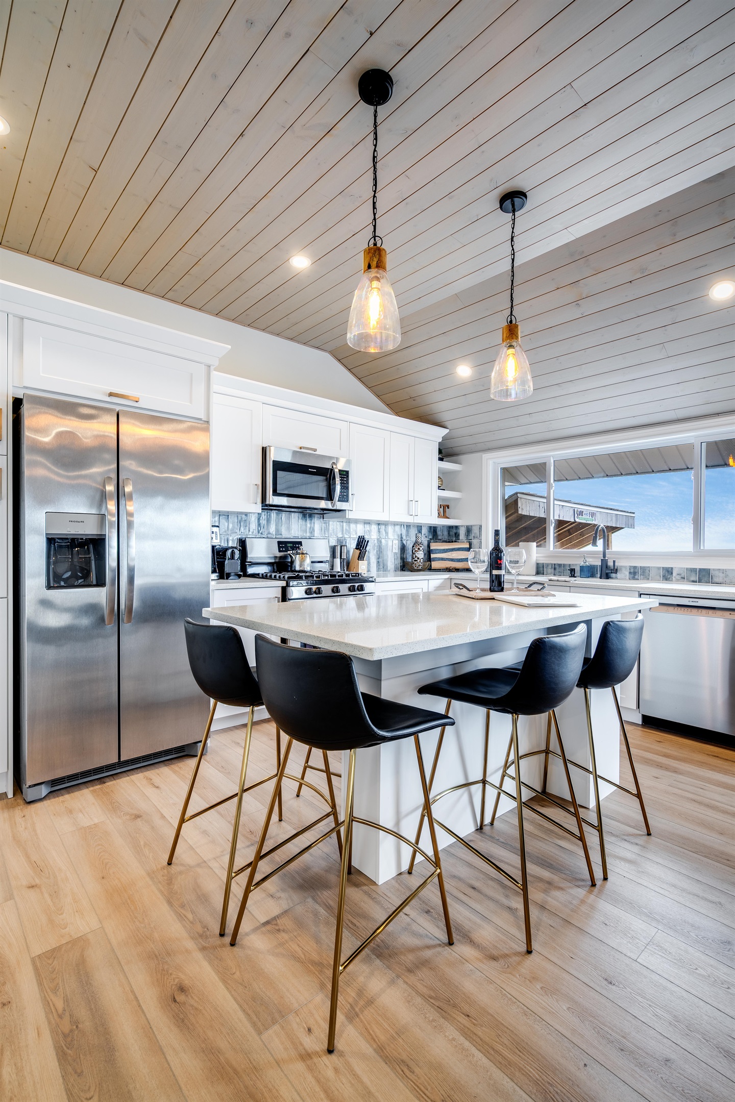 Kitchen Island/ Dining area