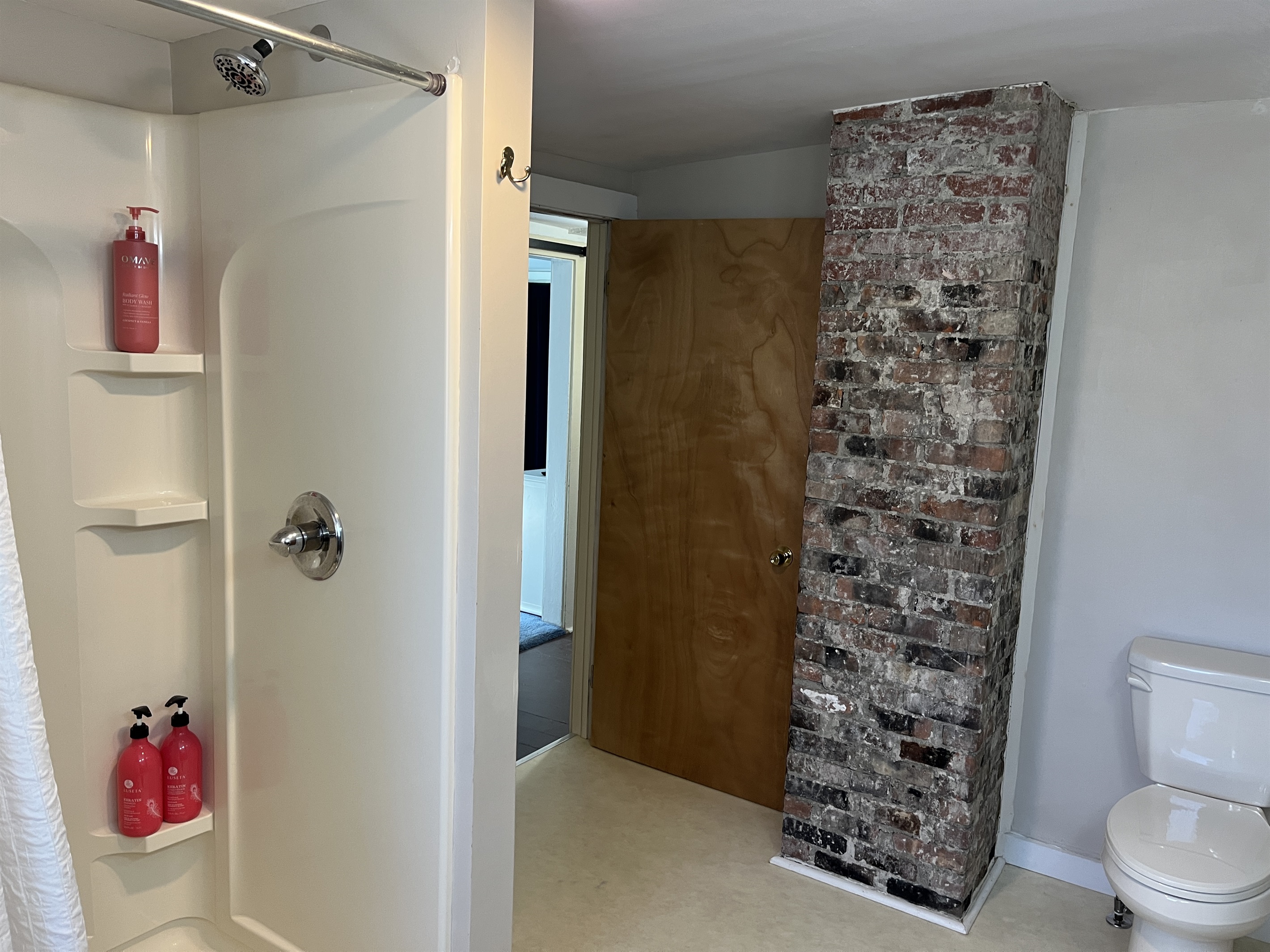 2nd floor bath with shower