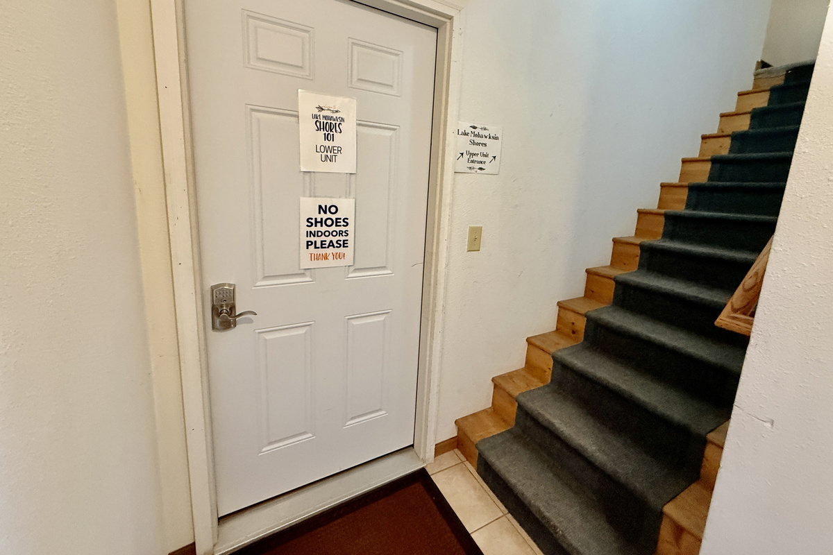 Foyer & Stairs