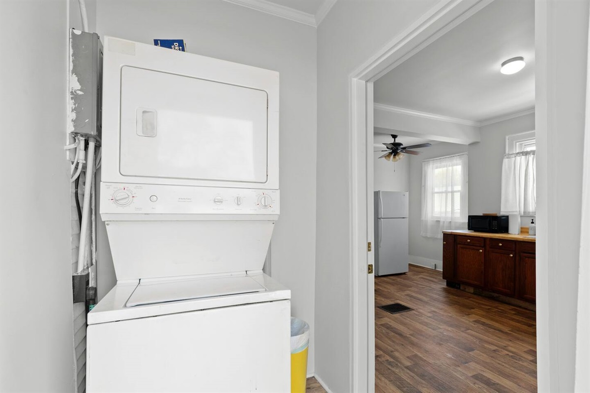 Laundry room with washer/dryer