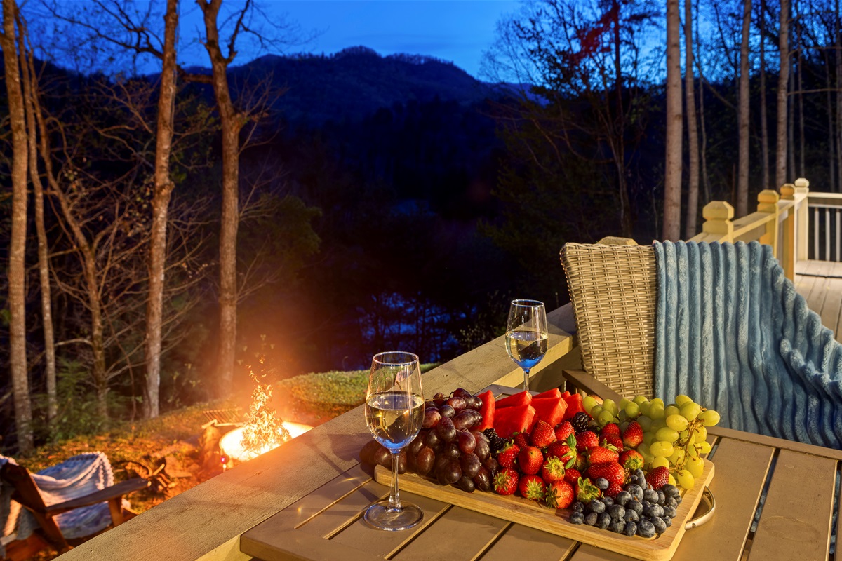 Outdoor: Indulge in mountain views while sipping wine and snacking on fresh fruit!