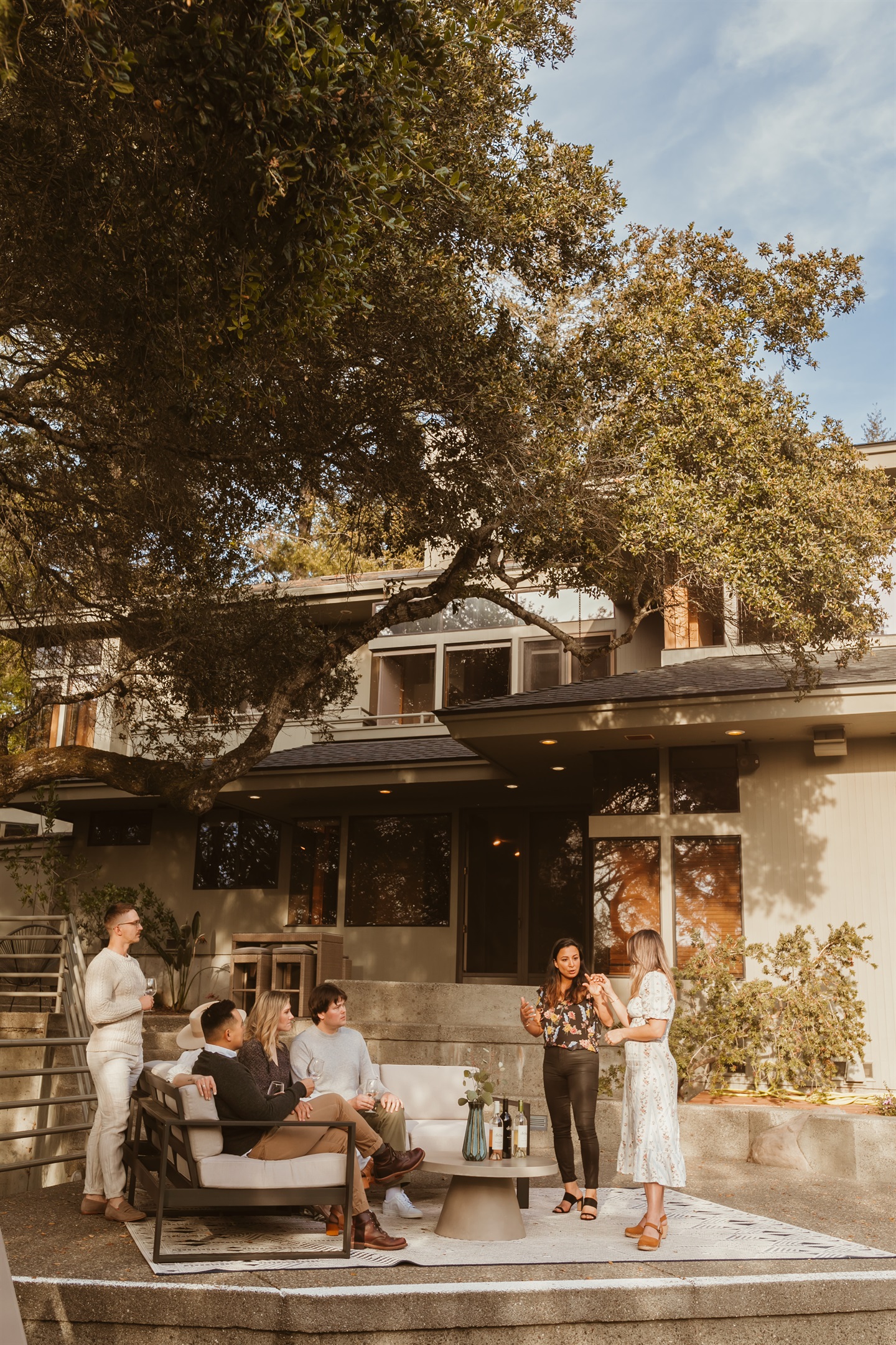 We can recommend a local Private Concierge who can arrange a wide range of experiences and services at Titan, such as  private wine tastings, chef-prepared meals, yoga by the pool, spa services, and more.