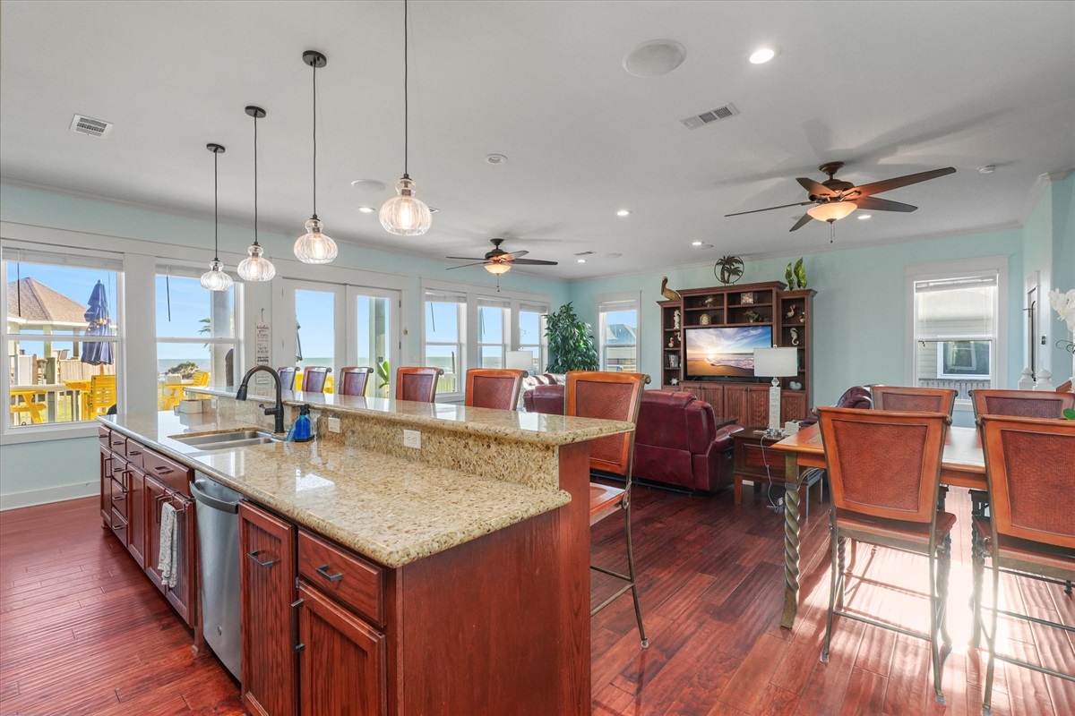 81a7f0522e1346c196737f14524445e8 Large | Beachhouse | Texas | TX | Vacation Homes | Galveston | Crystal Beach | Kokomo | Breezy Days | Beachfront Elegance | Sunrise Serenity | Southern Sands Property Management, LLC