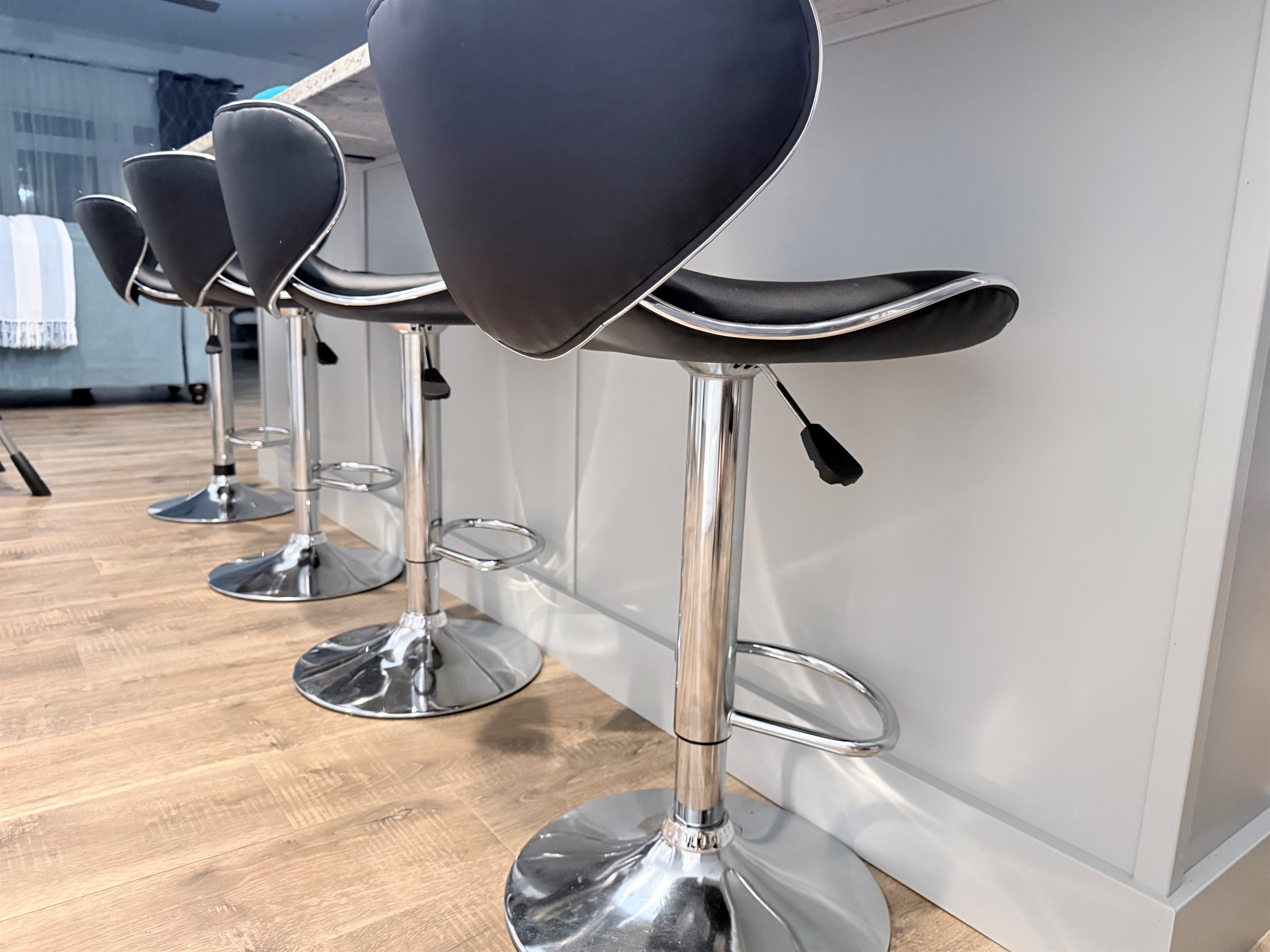 adjustable stools at large kitchen island