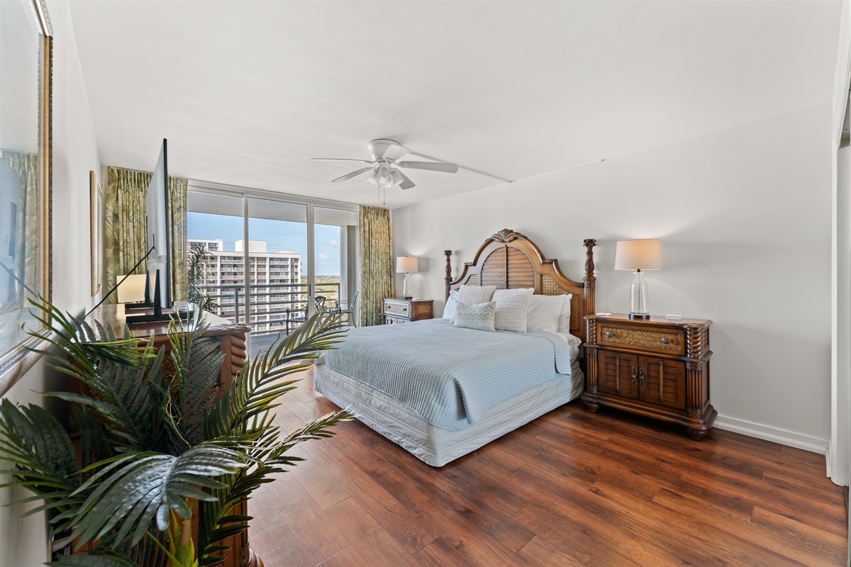 Huge Main Bedroom with King Bed, balcony access and ensuite