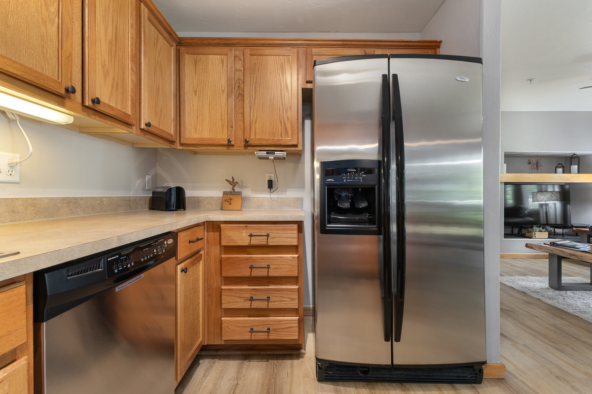 Kitchen | Fridge with Ice Dispenser