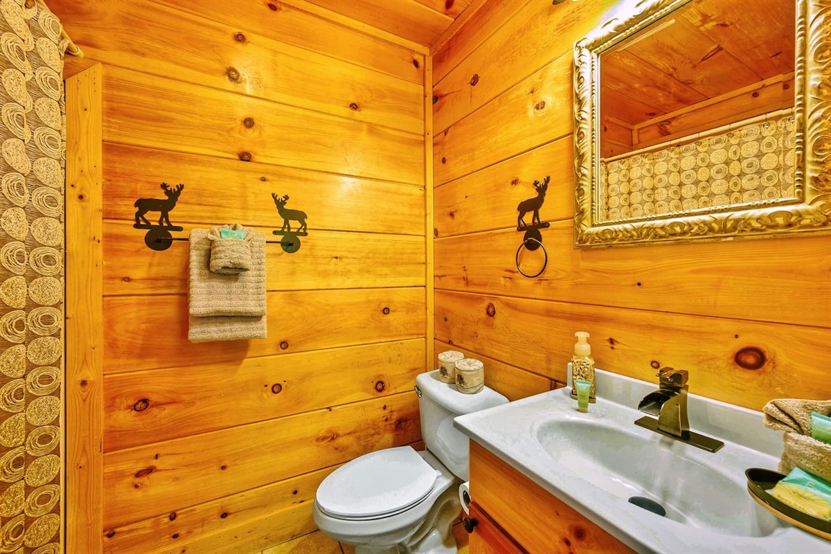 Bathroom 2 located en-suite in bedroom 2