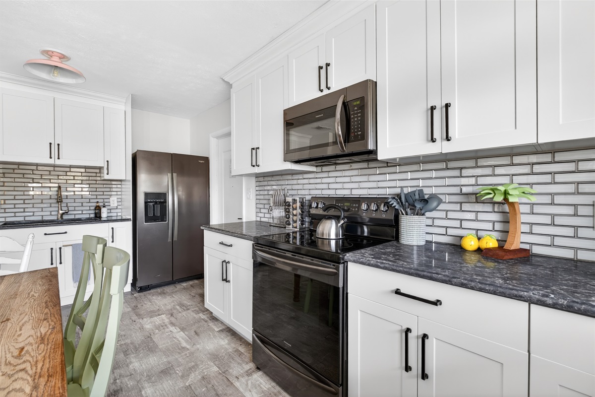 Stainless steel appliances, including fridge, dishwasher, oven & microwave.