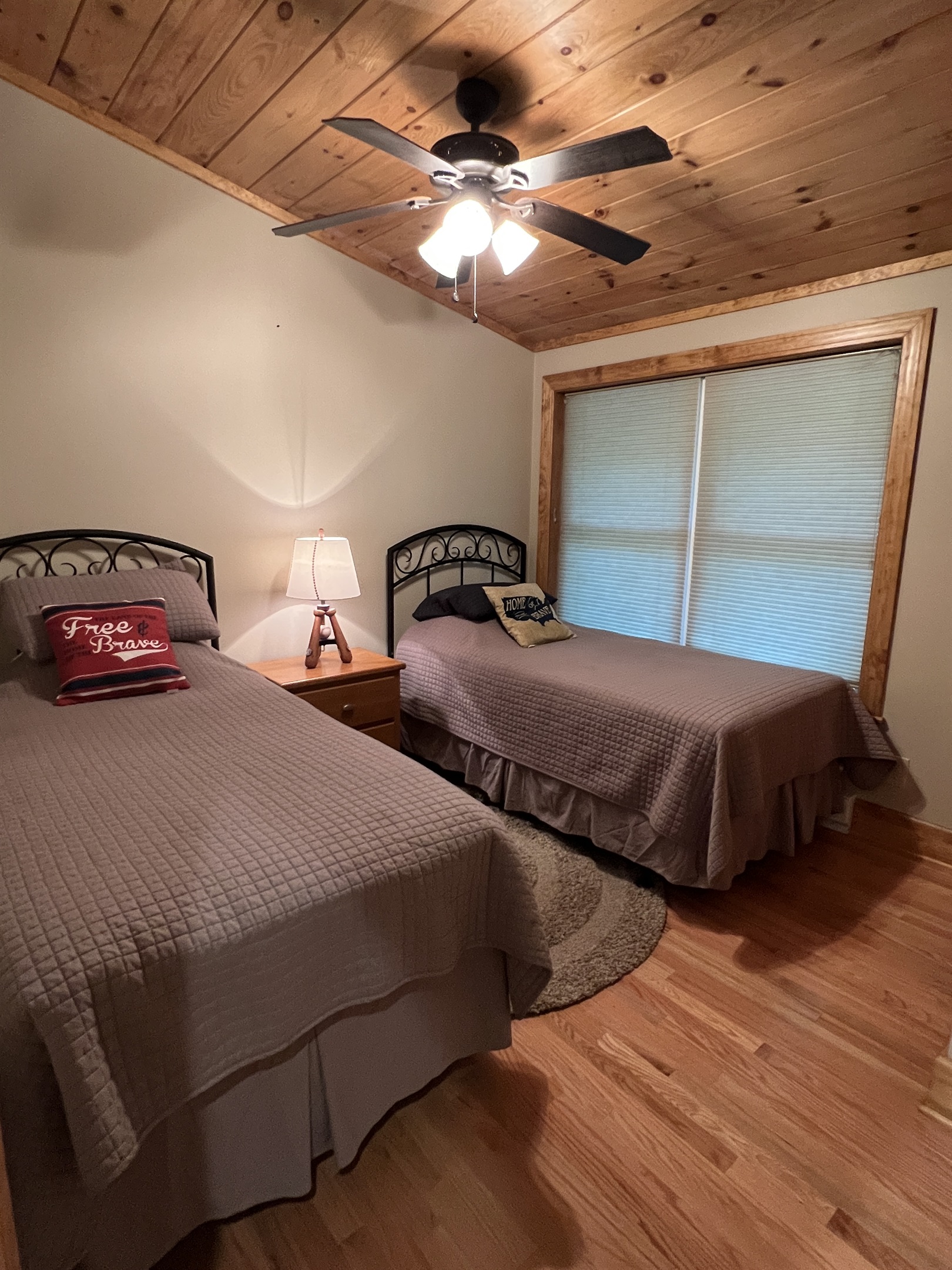 Twin bedroom