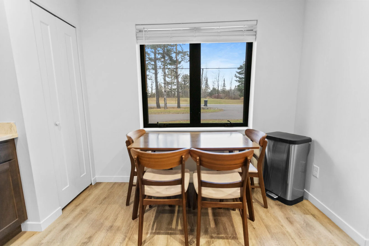 Dining Table Kitchen seats 4