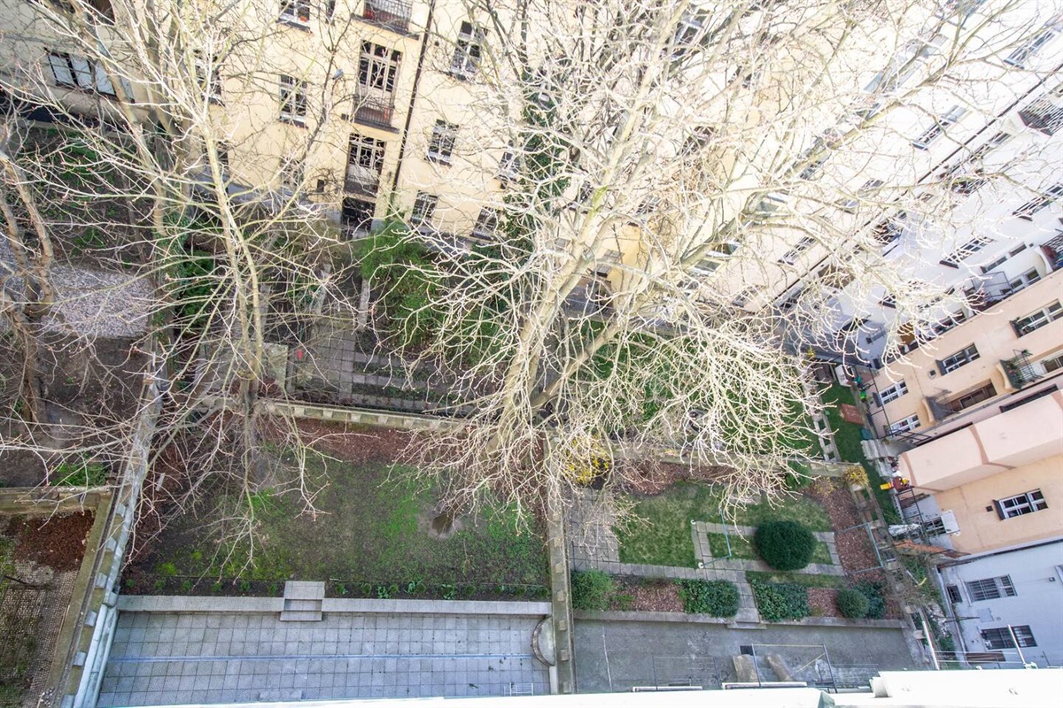 View to the courtyard from the 2nd bedroom, imagine how green it will be, when true spring comes!