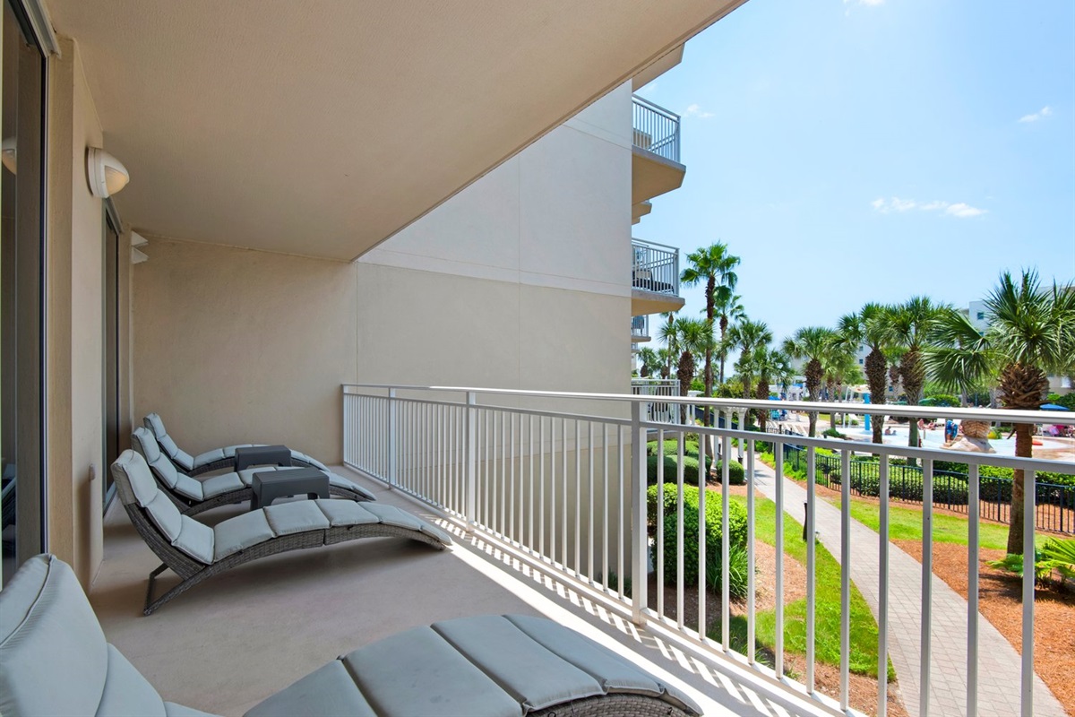 Private furnished balcony