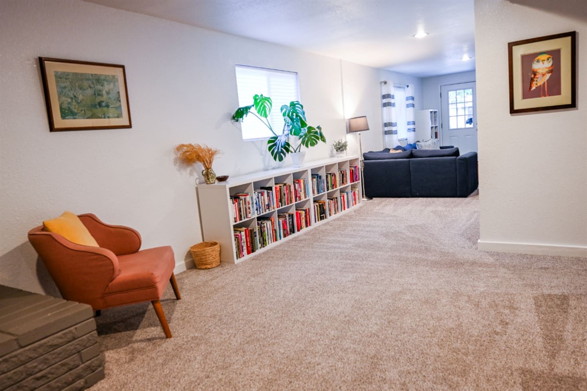 Walkout basement that opens onto patio and outdoor kitchen space