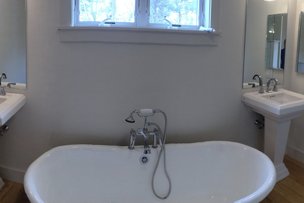 Primary Bath sinks and tub