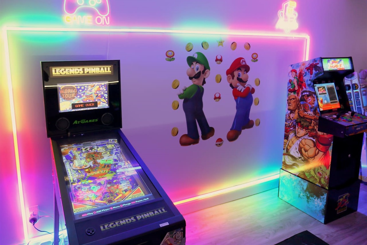 Pinball or Arcade? Why choose one when you can have both.  Arcade1up Street fighter came , Legends digital pinball