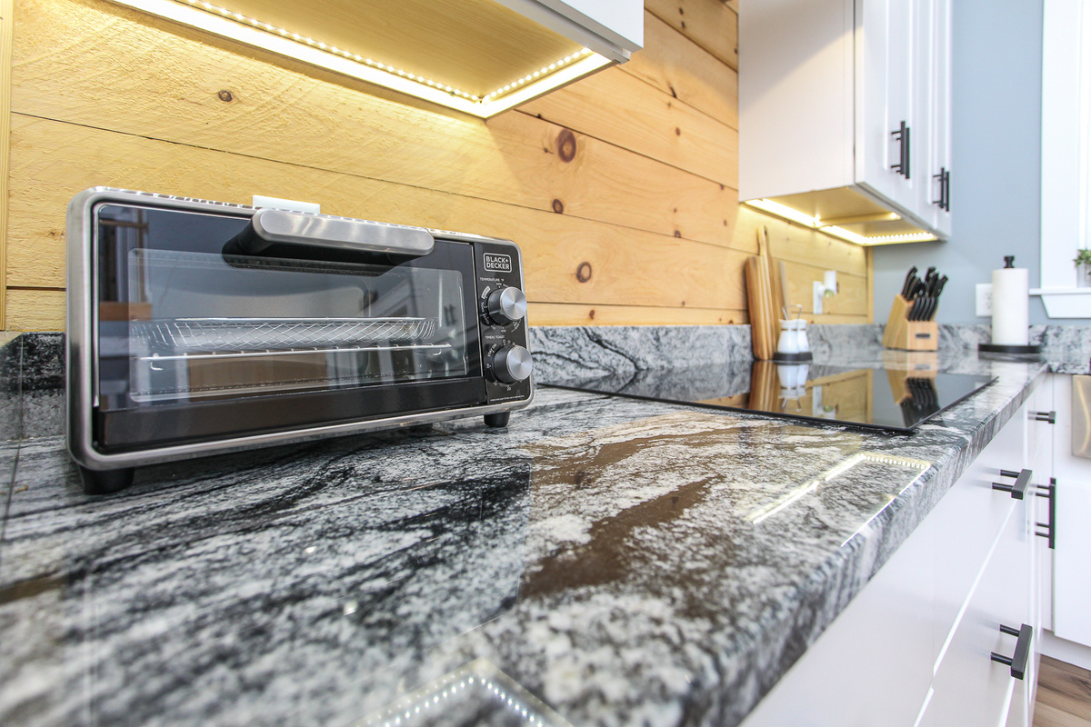 From quick breakfasts to dinners at home, the toaster oven and cooktop make mealtime easy at Robbin’s Nest on Snowbird Creek.