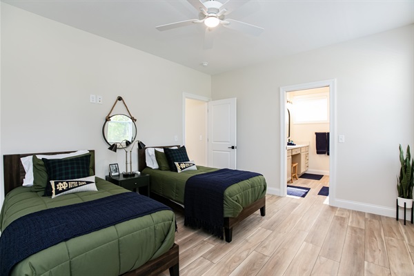Main House Upstairs Twin Bedroom