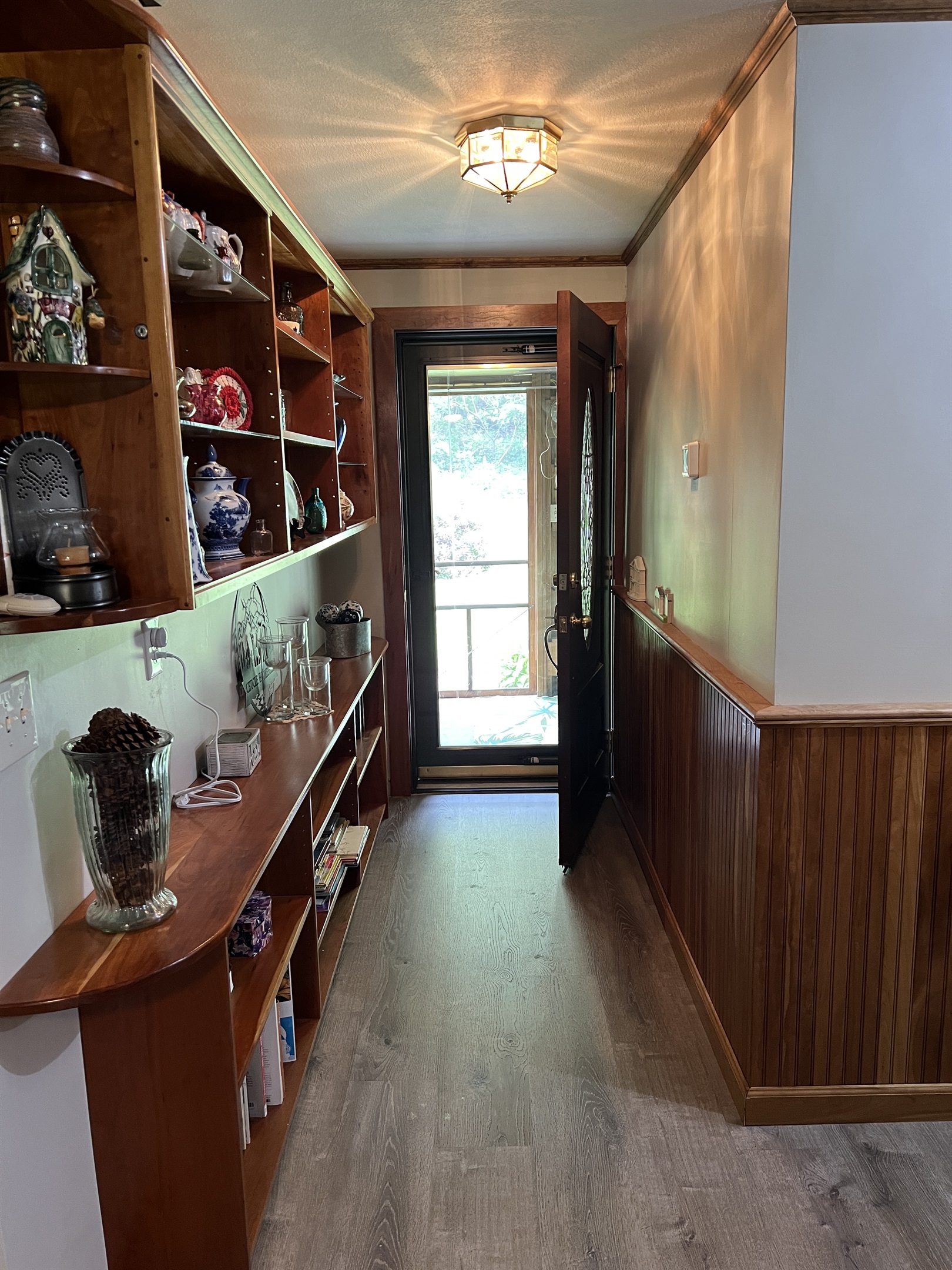 Hall to screened front sitting porch