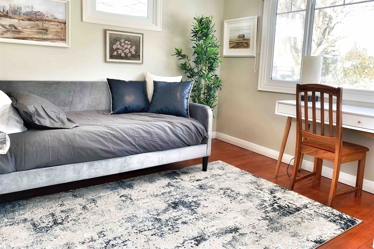 Third bedroom with a single Daybed - Ideal for Sleeping or Reading 