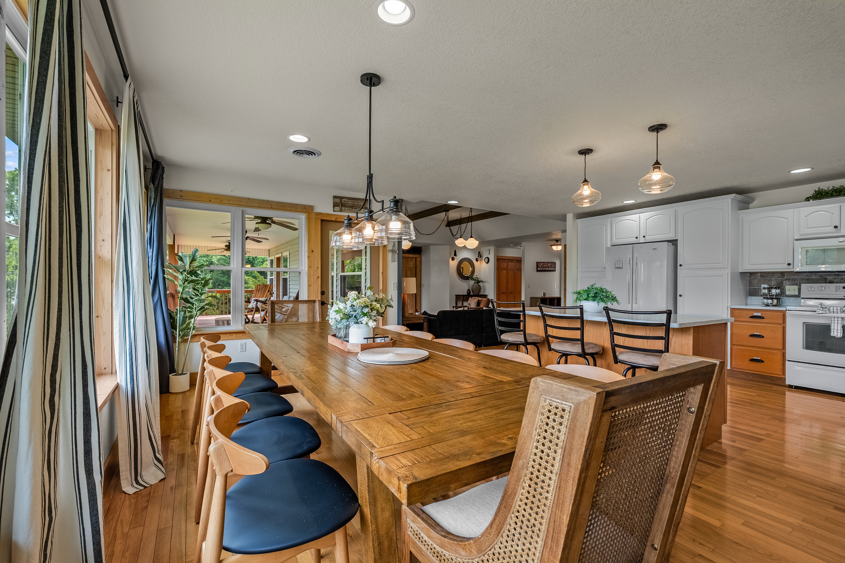 Spacious kitchen and living space perfect for large groups