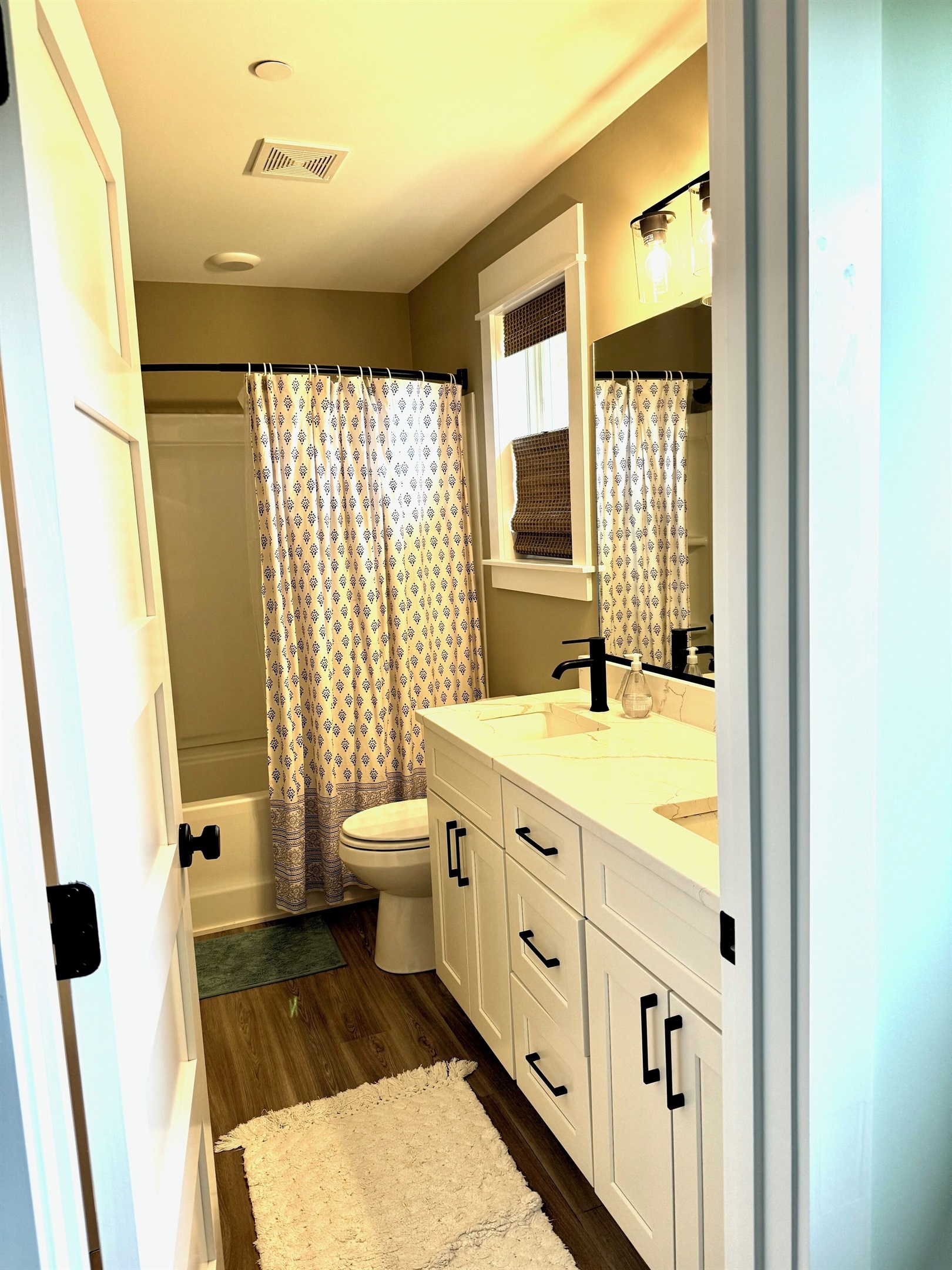 Bath #2Jack-n-JillTub/Shower, dual sinksDirect access from Bedrooms 2 and 3
