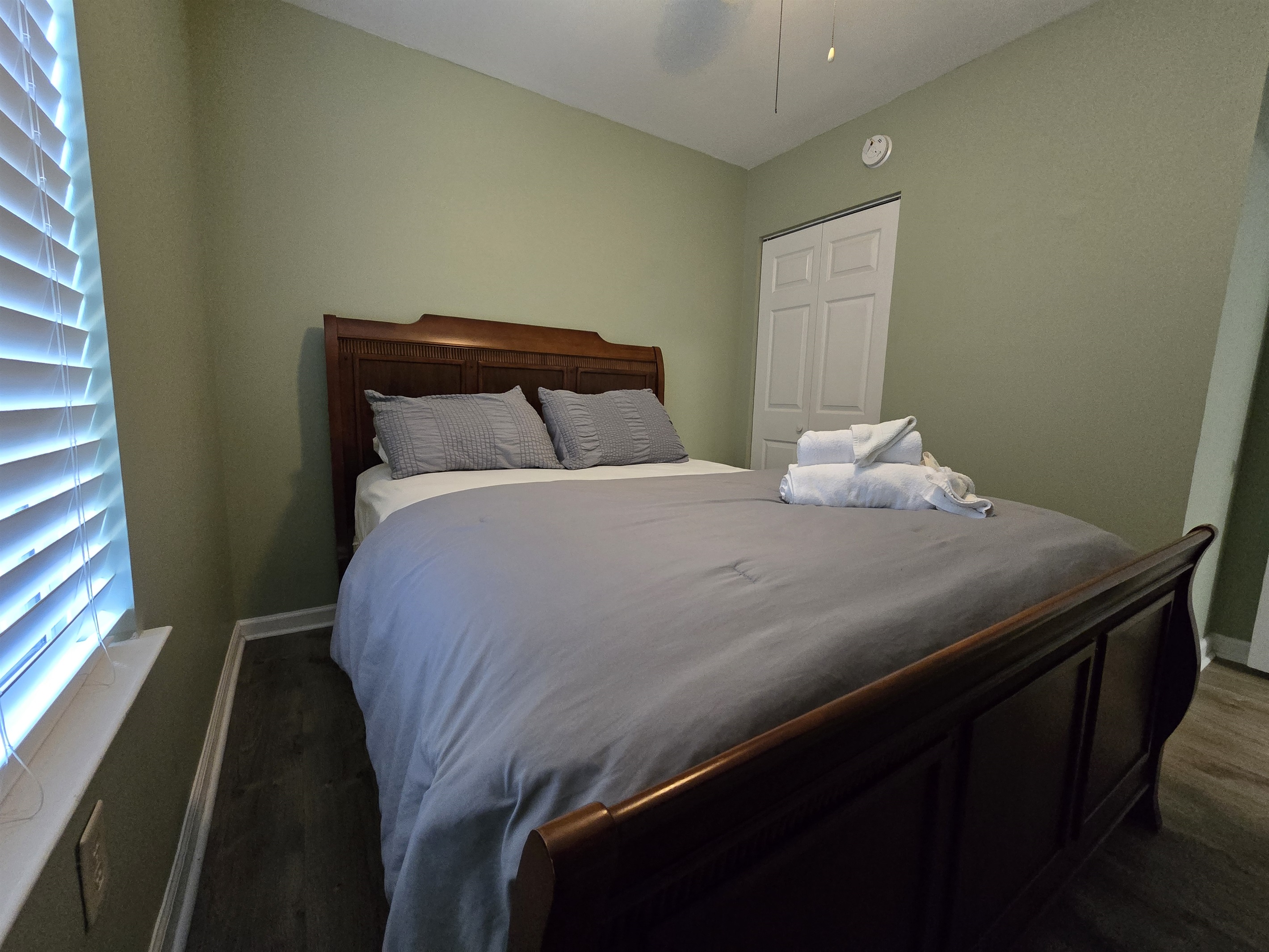 Queen Sleigh Bed