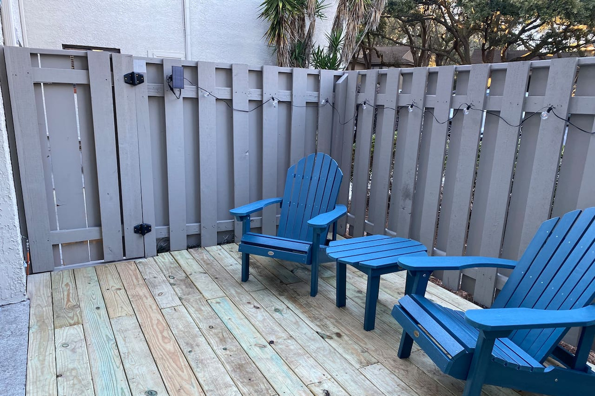 Fenced private patio
