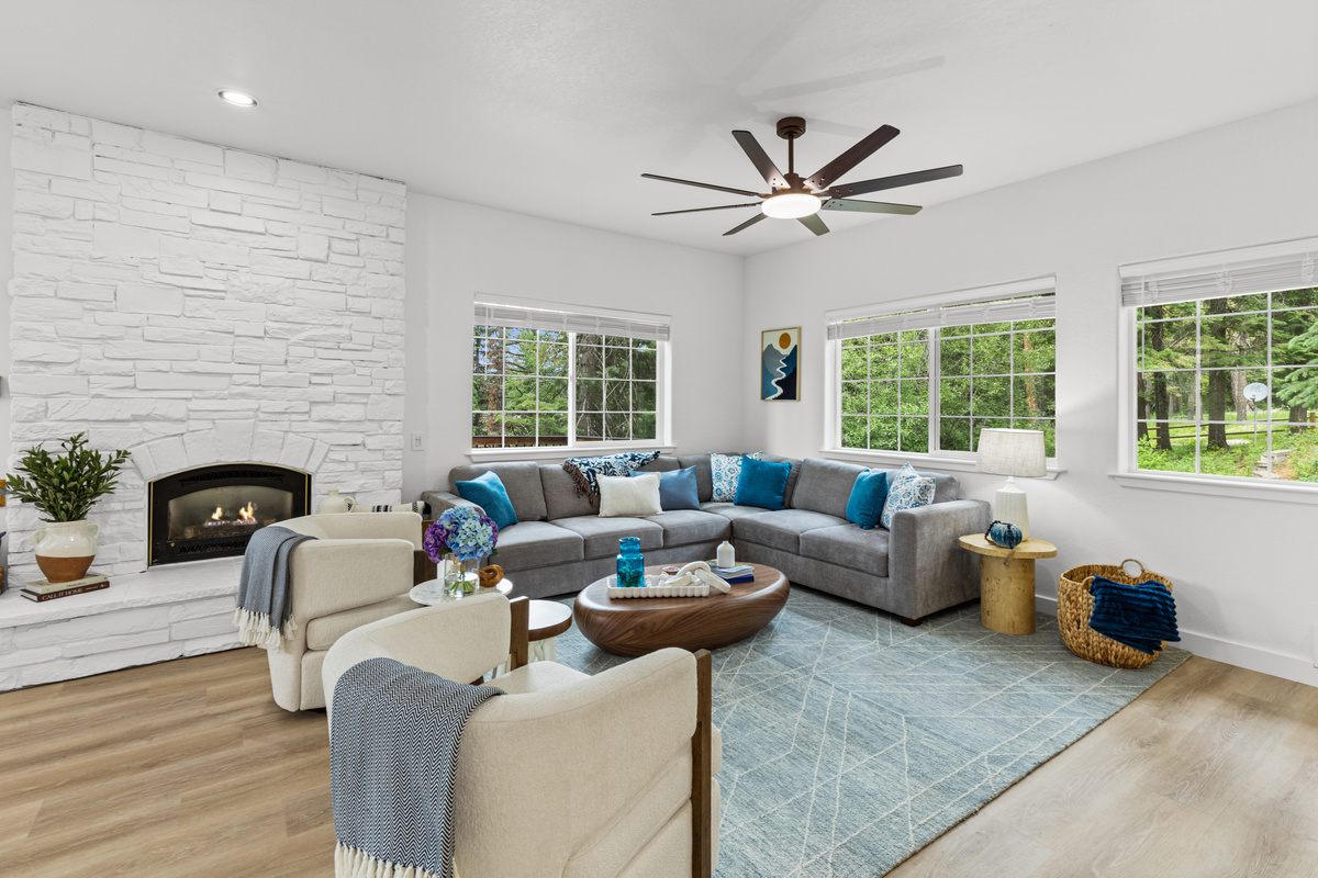 Hawks Nest Living Room with Fireplace and TV