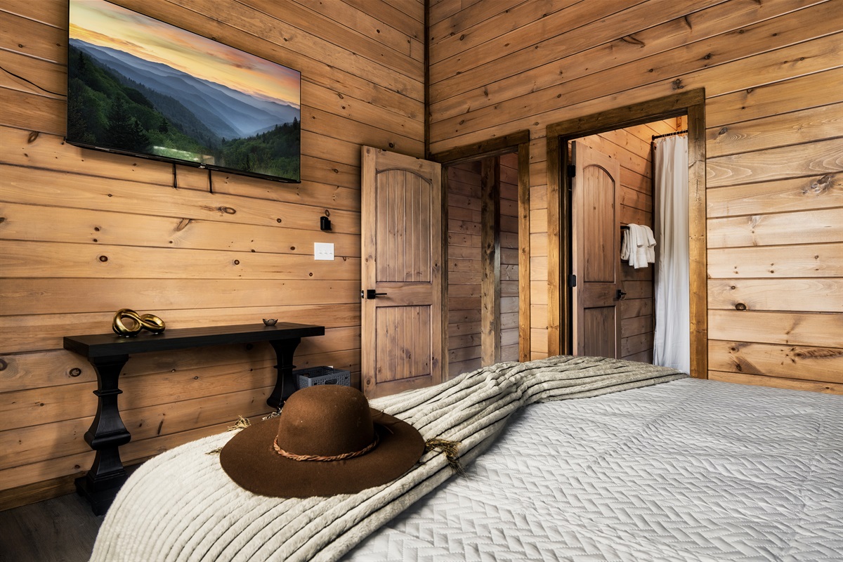 Bedroom 4: King bed on second floor with 58 inch Roku HDTV with en suite full bathroom