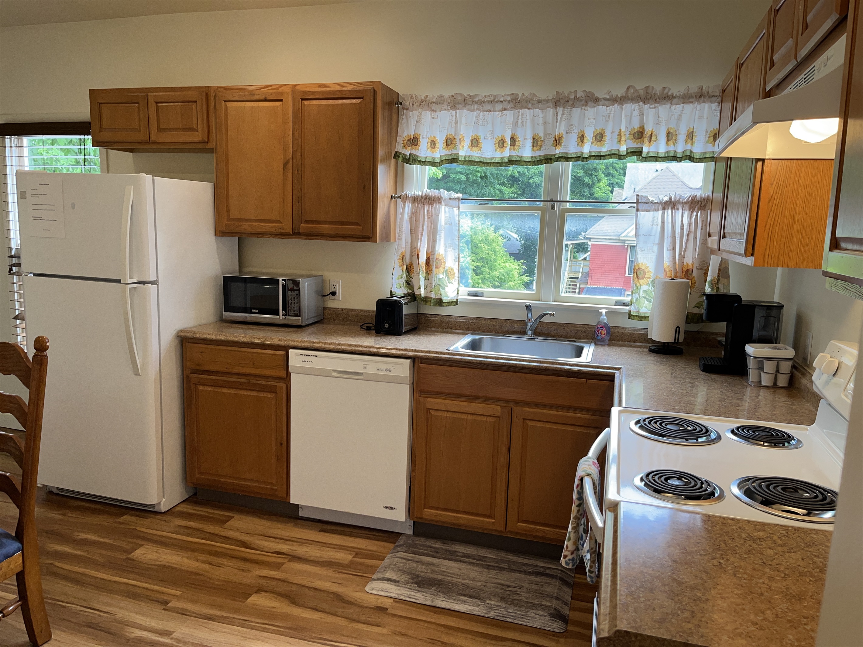 Eat-in kitchen