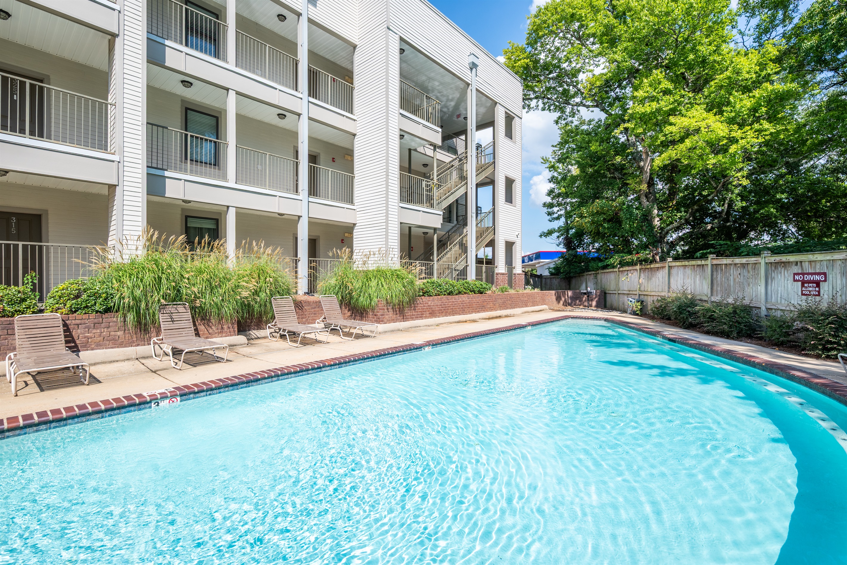 Cool off in the sparkling pool or soak up the sun poolside — the ultimate way to unwind between game days, classes, or nights out.