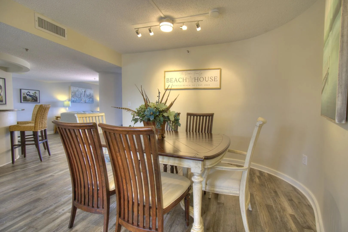 Dining area with seating for 6