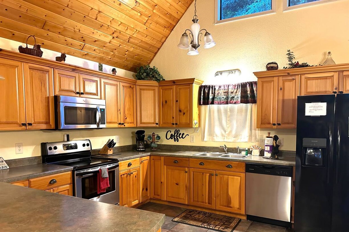 Fully equipped kitchen & dining for 6 – cook, eat, enjoy!