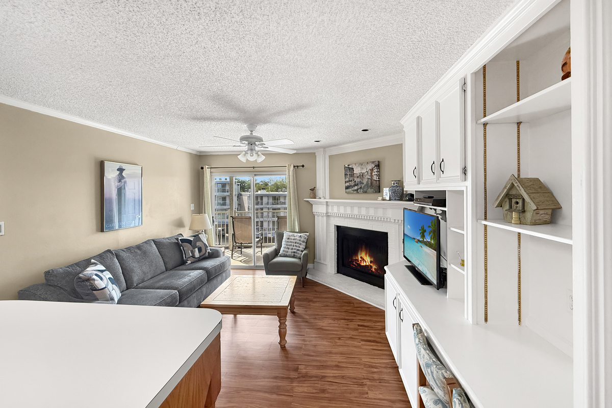 Living Room w/Bar