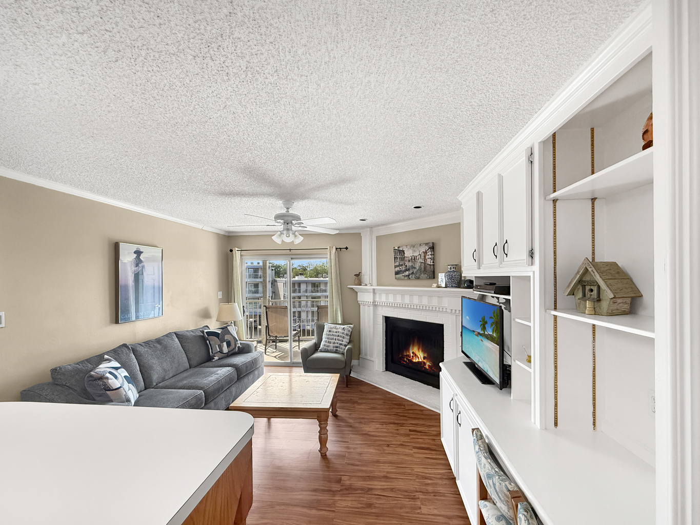 Living Room w/Bar